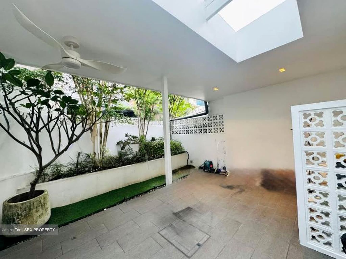 Lorong 107 Changi (D15), Terrace #565622781